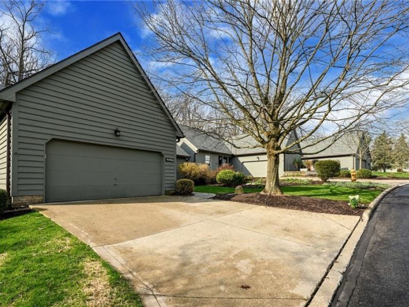 9096 Woodcrest Drive , Brecksville, OH 44141 Photo 5