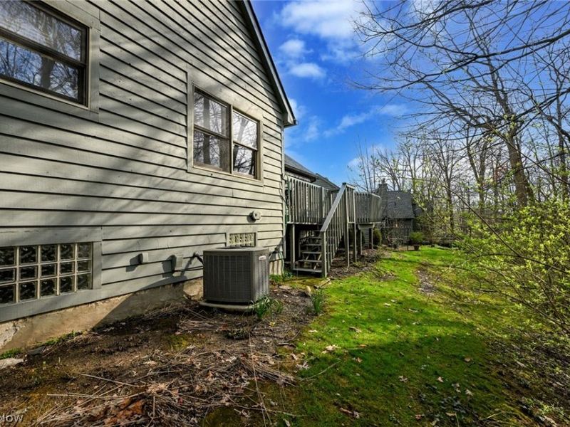 9096 Woodcrest Drive , Brecksville, OH 44141 Photo 6