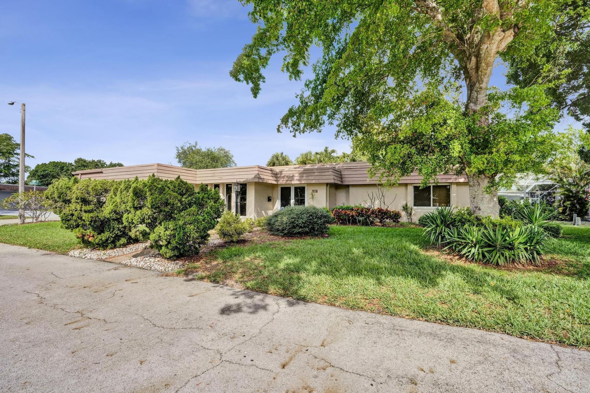 6207 Jacaranda Circle, Tamarac, FL 33319 Photo