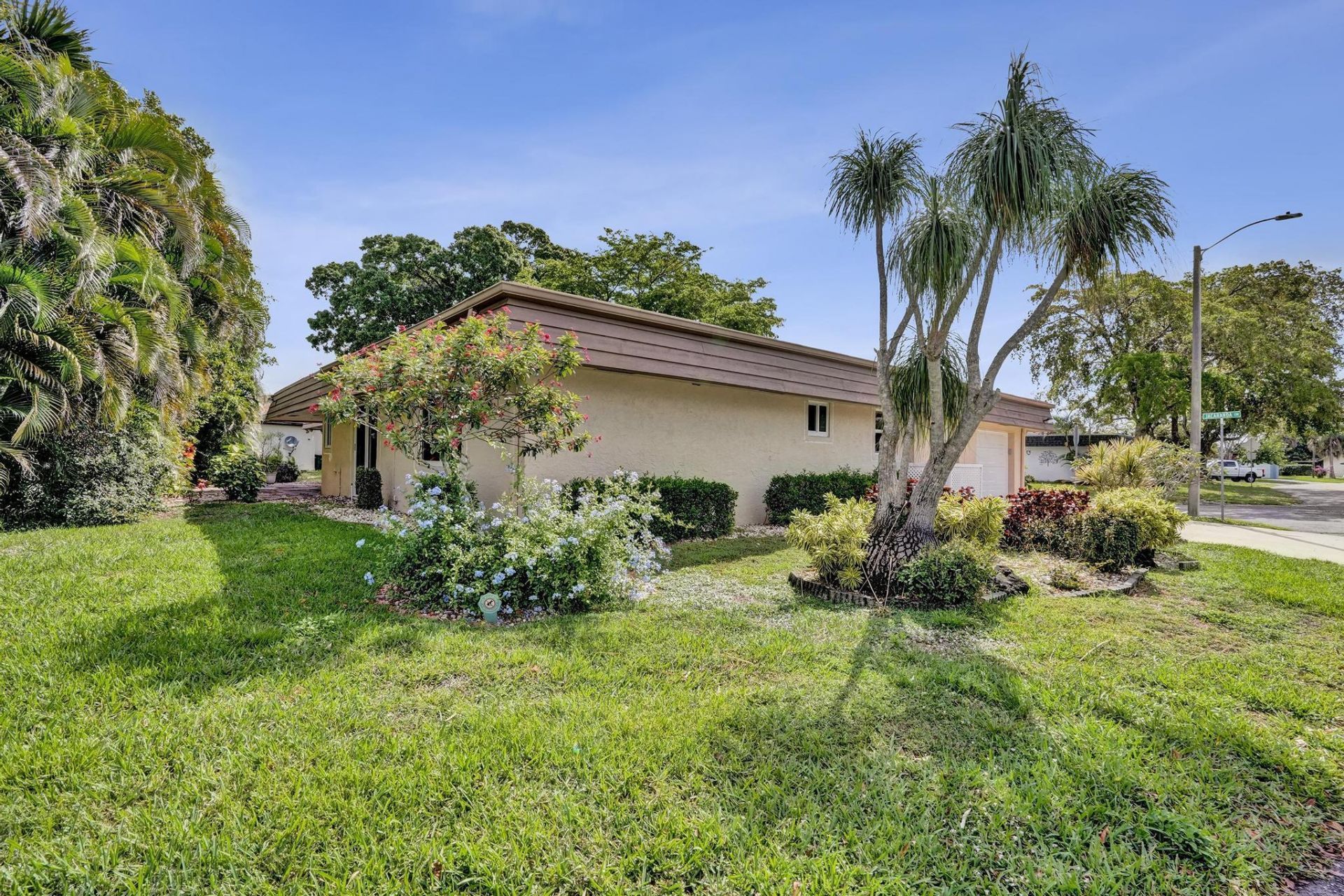 6207 Jacaranda Circle, Tamarac, FL 33319 Photo