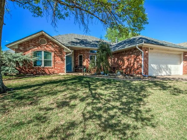 2117 Summer Hollow Lane, Edmond, OK 73013