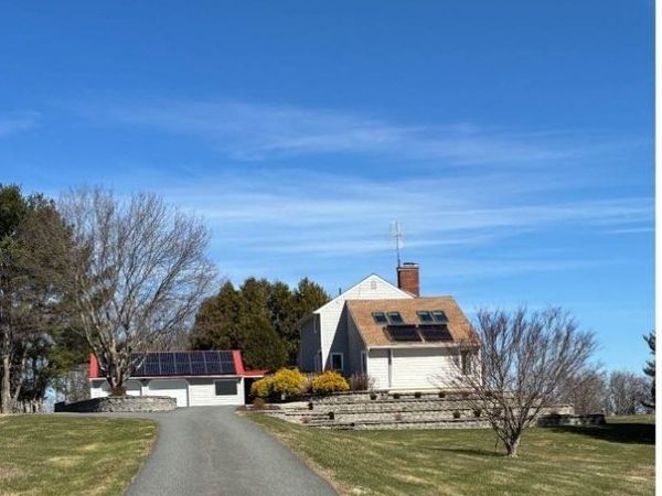 169 Old Albany Road, Greenfield, MA 01301