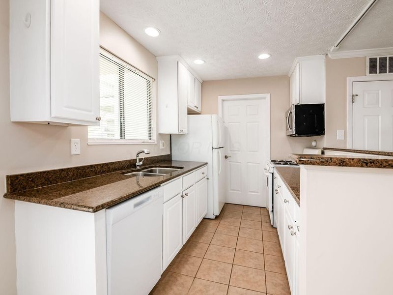 2727 Greystone Drive , Unit A, Columbus, OH 43220 Photo 10