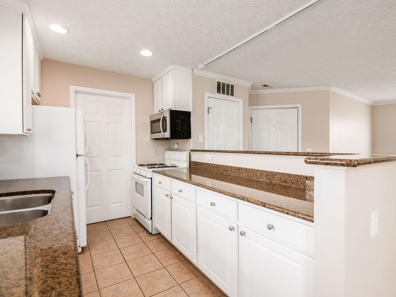 2727 Greystone Drive , Unit A, Columbus, OH 43220 Photo 11