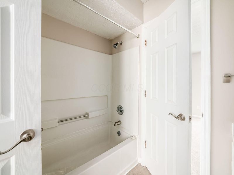 2727 Greystone Drive , Unit A, Columbus, OH 43220 Photo 18