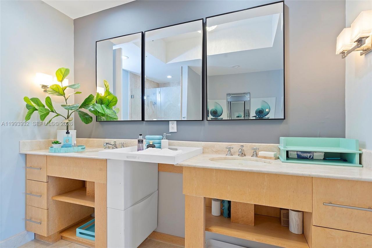 100 S Pointe Dr, Unit 506, Miami Beach, FL 33139 Photo