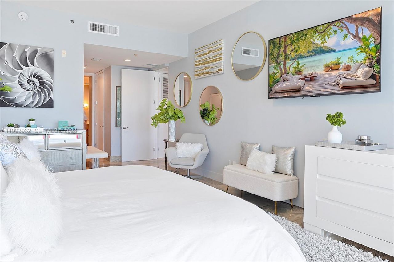 100 S Pointe Dr , Unit 506, Miami Beach, FL 33139 Photo