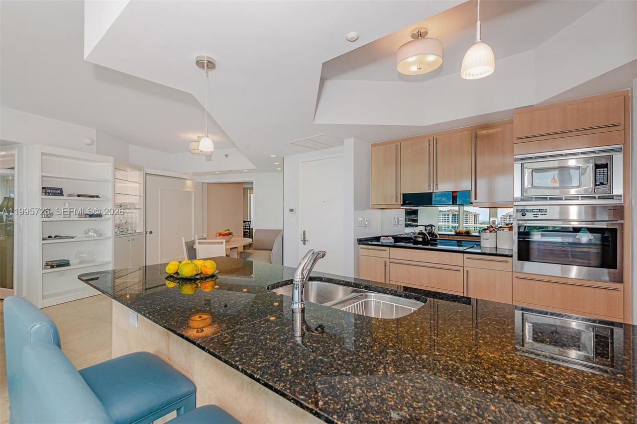 1000 S Pointe Drive, Unit 905, Miami Beach, FL 33139 Photo
