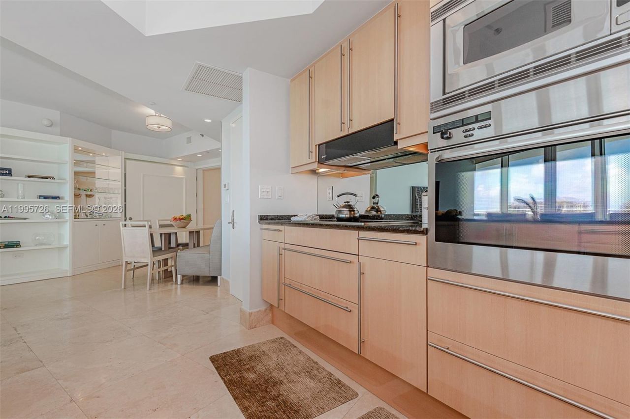 1000 S Pointe Drive, Unit 905, Miami Beach, FL 33139 Photo