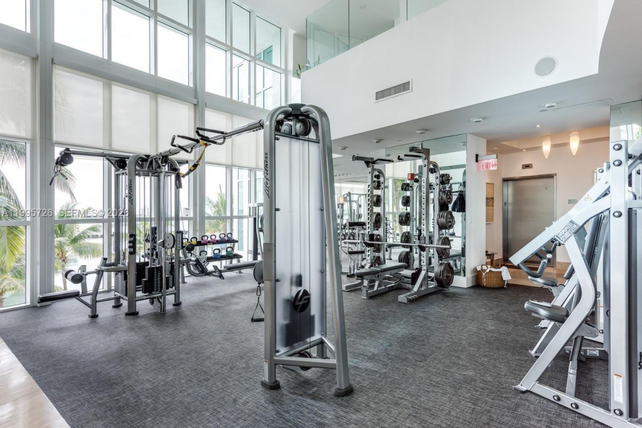 1000 S Pointe Drive, Unit 905, Miami Beach, FL 33139 Photo