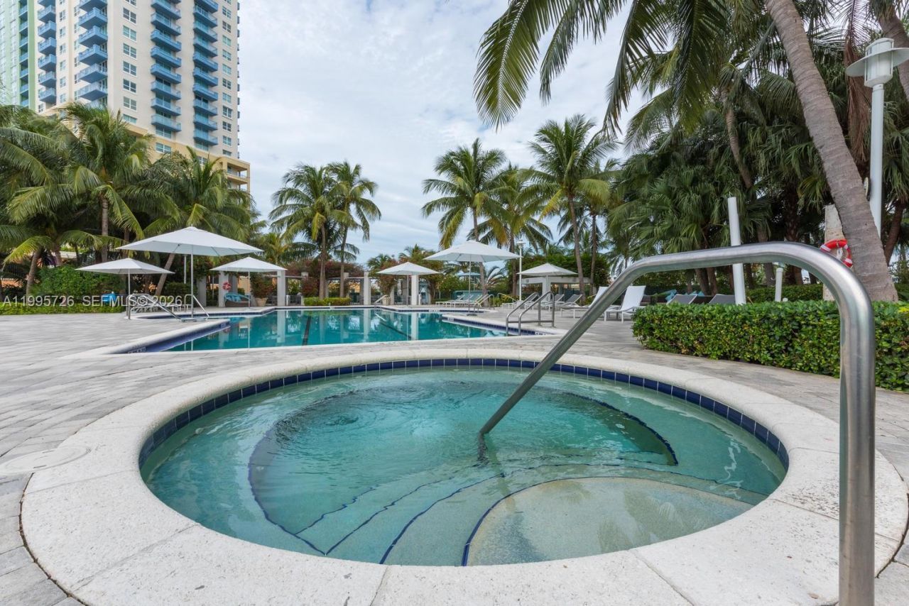 1000 S Pointe Drive, Unit 905, Miami Beach, FL 33139 Photo