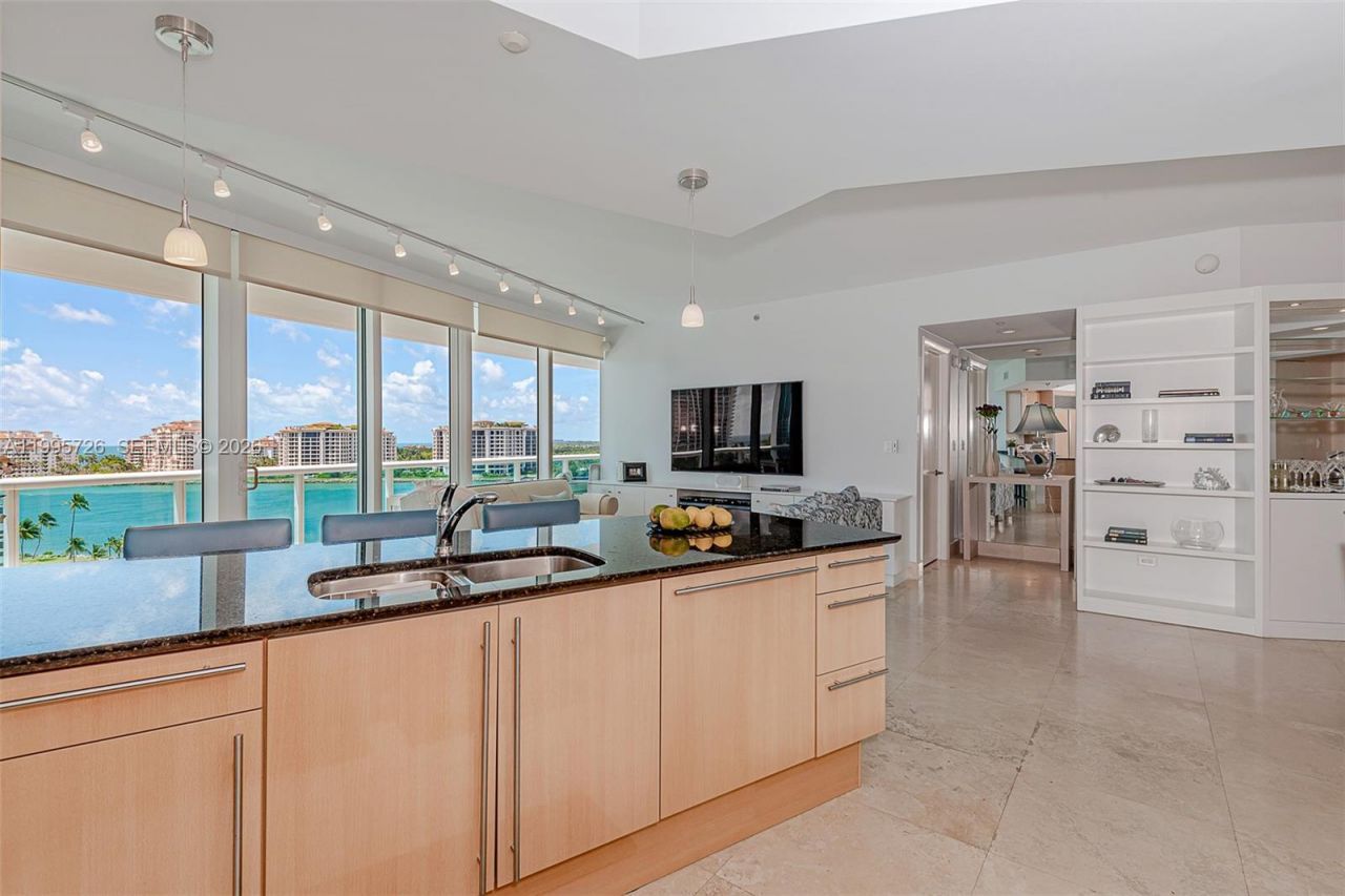 1000 S Pointe Drive, Unit 905, Miami Beach, FL 33139 Photo