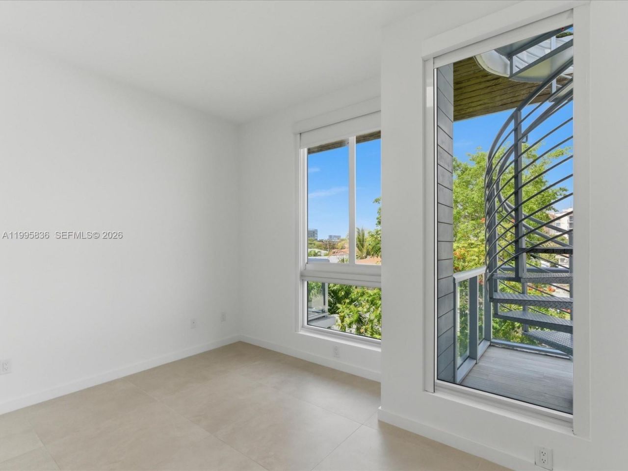 529 SW 11th St, Unit 303, Miami, FL 33129 Photo