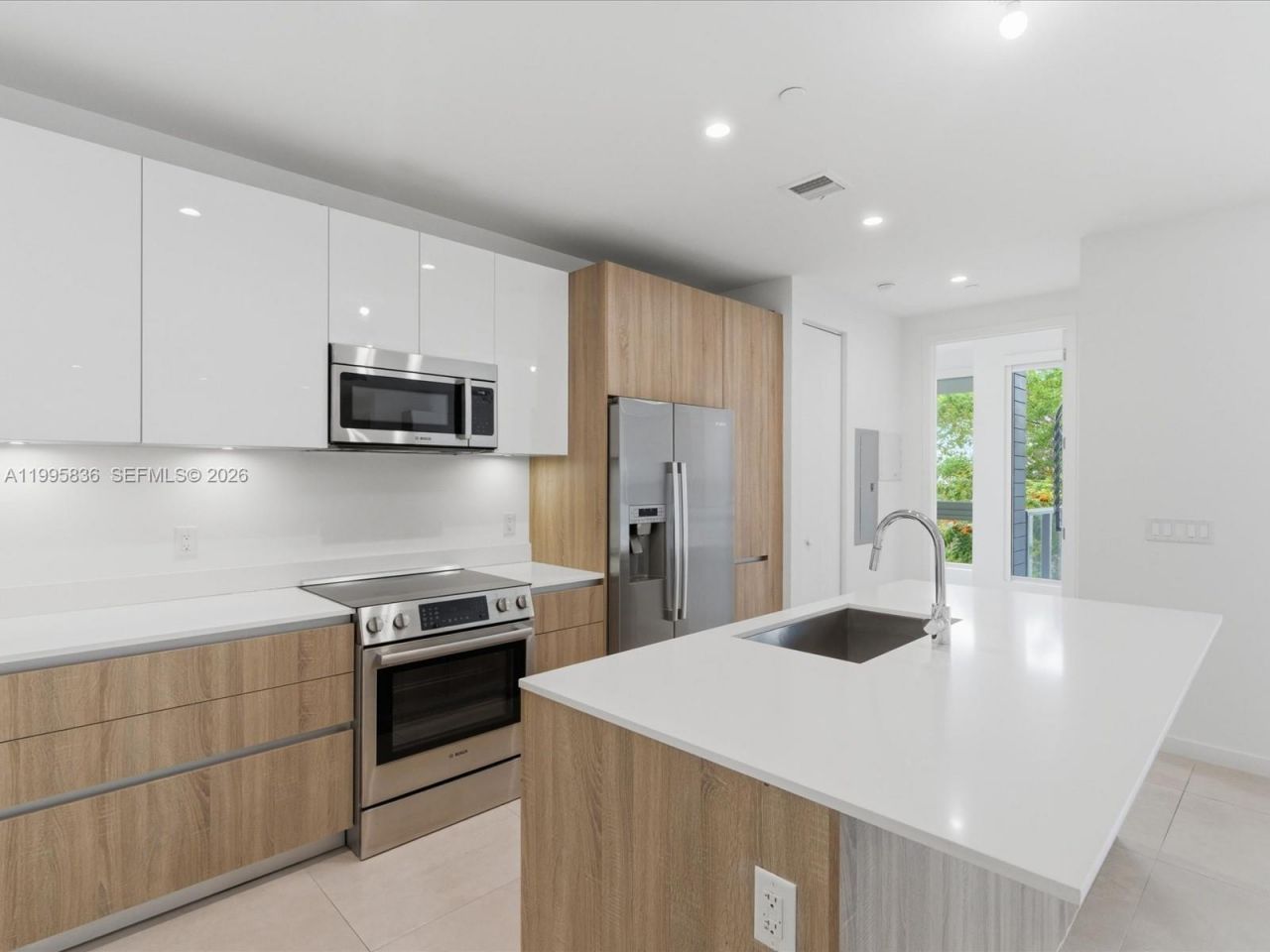 529 SW 11th St, Unit 303, Miami, FL 33129 Photo