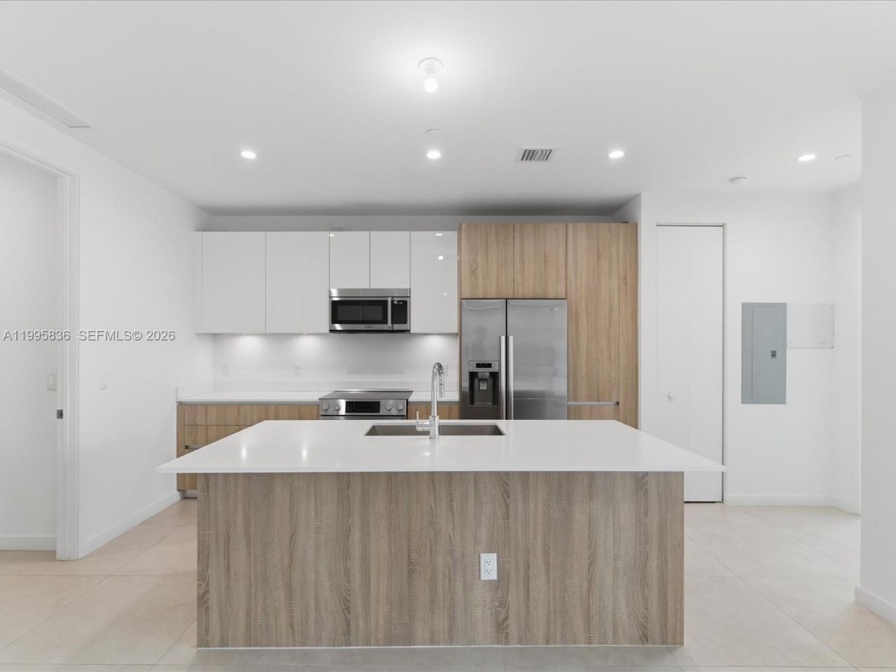 529 SW 11th St, Unit 303, Miami, FL 33129 Photo