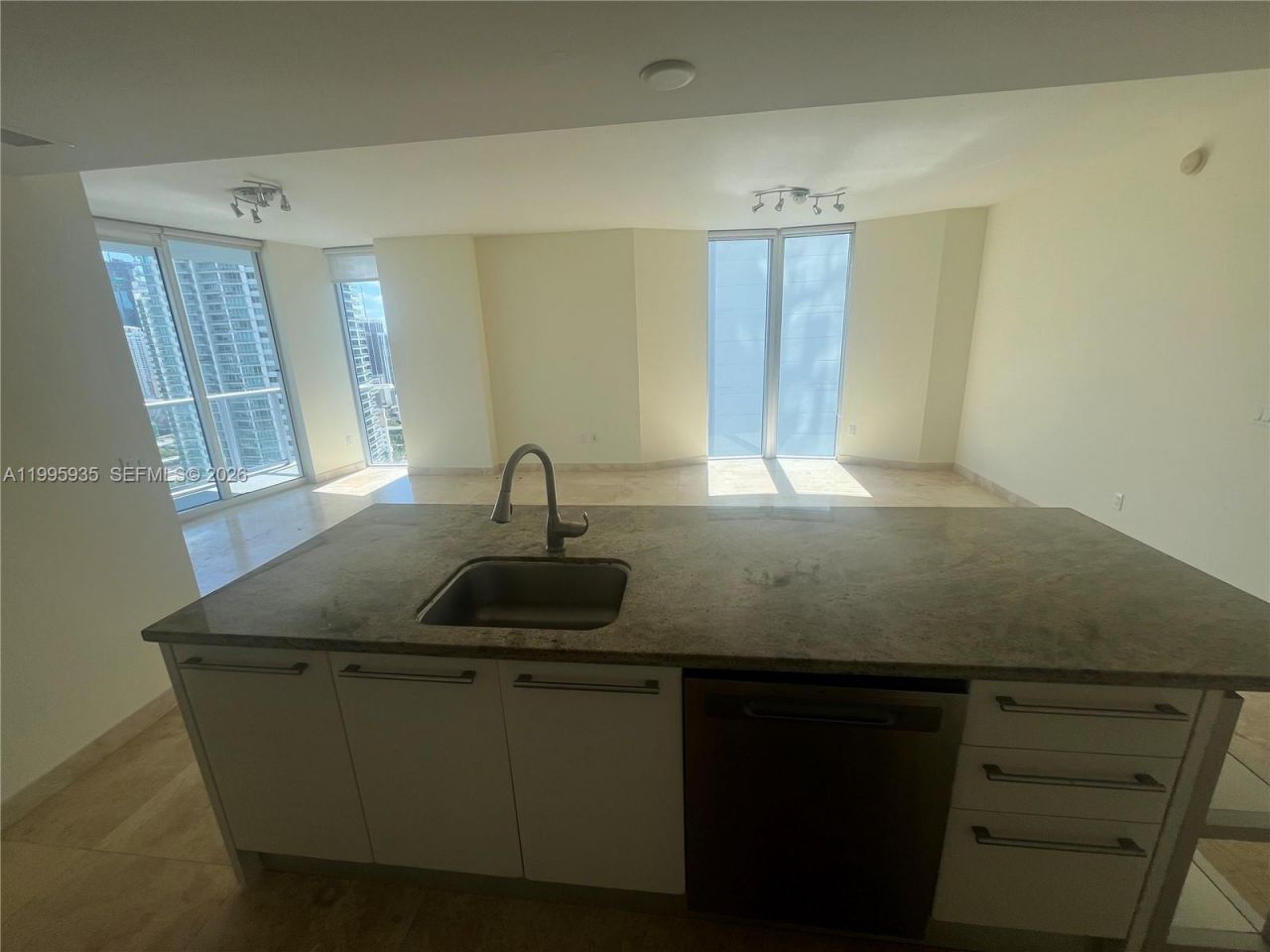 185 SW 7th St, Unit 3211, Miami, FL 33130 Photo