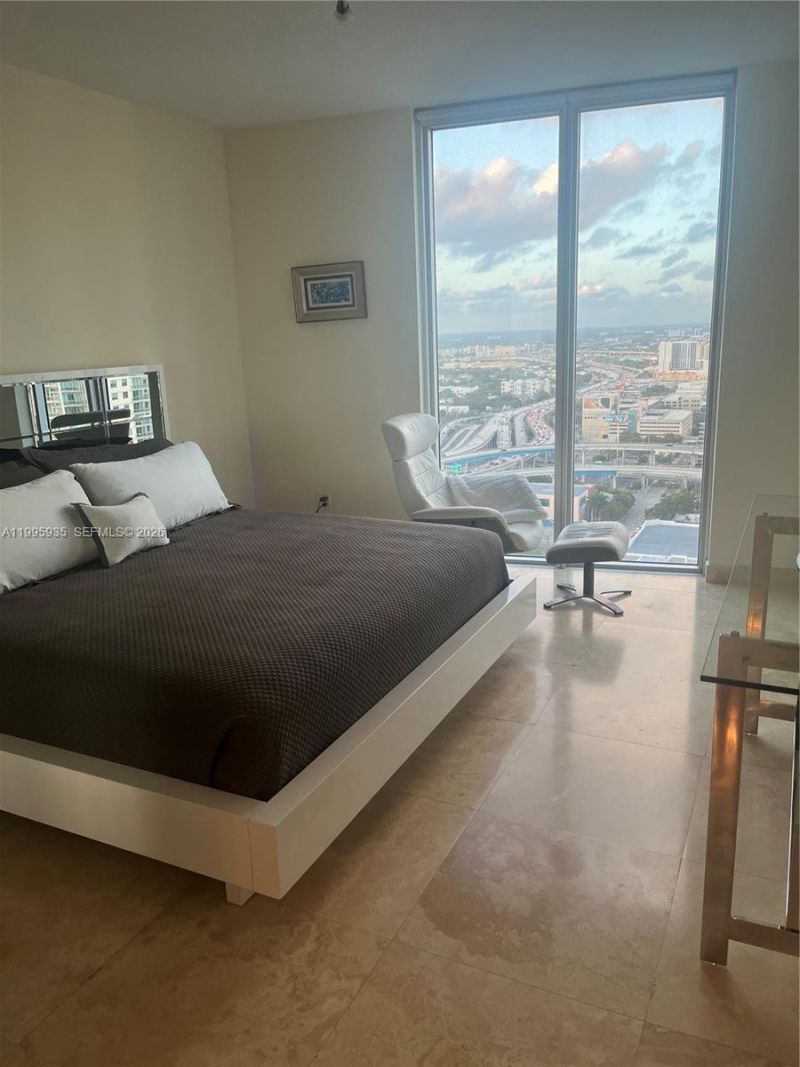 185 SW 7th St, Unit 3211, Miami, FL 33130 Photo