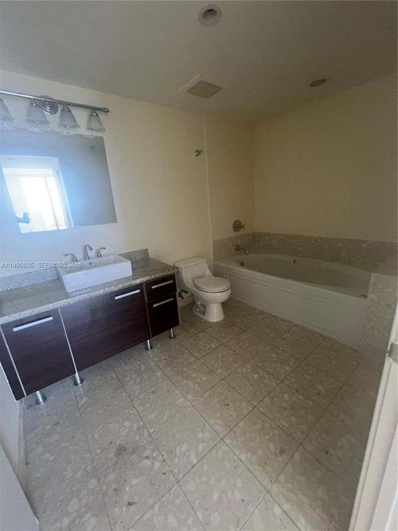 185 SW 7th St, Unit 3211, Miami, FL 33130 Photo