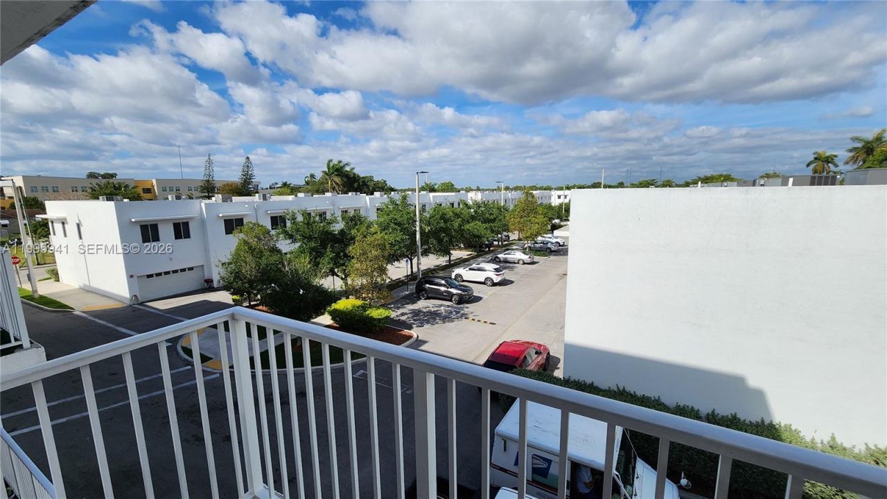 2651 NE 212th Ter, Unit 306, Miami, FL 33180 Photo