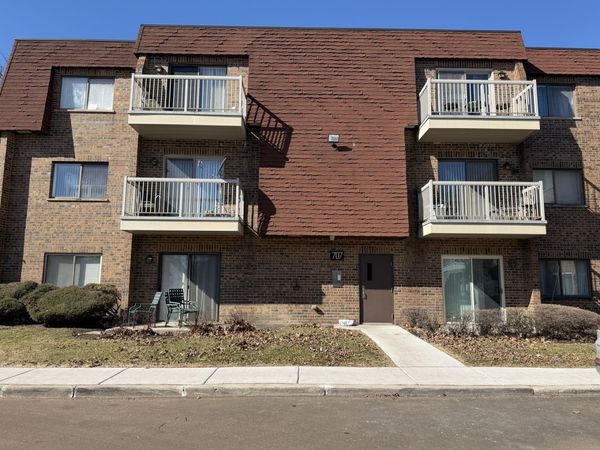 703 W Central Road , Unit 1C8, Mount Prospect, IL 60056