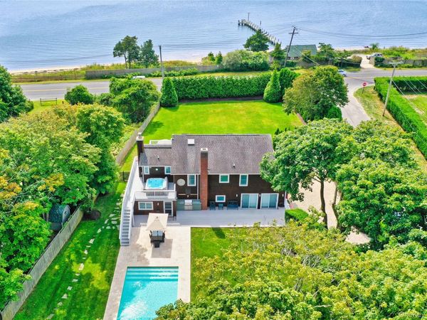 2 S Valley Road, Hampton Bays, NY 11946