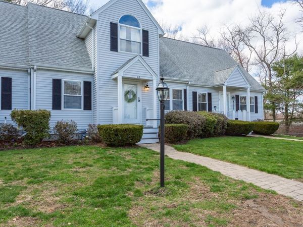 68 Gatsby Drive, Unit 4, Raynham, MA 02767