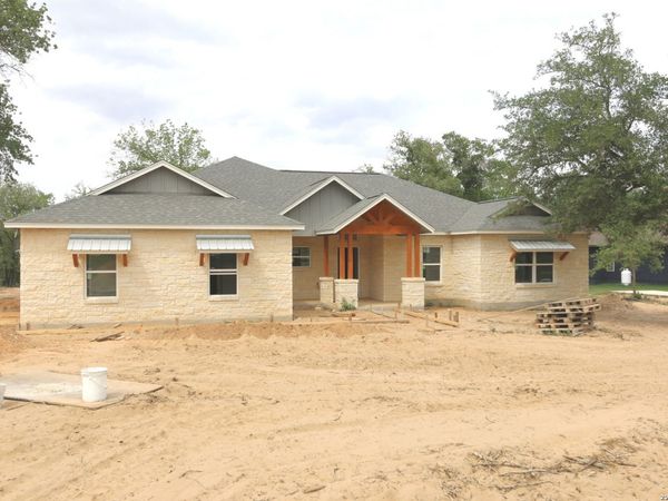 142 Timber Place, La Vernia, TX 78121