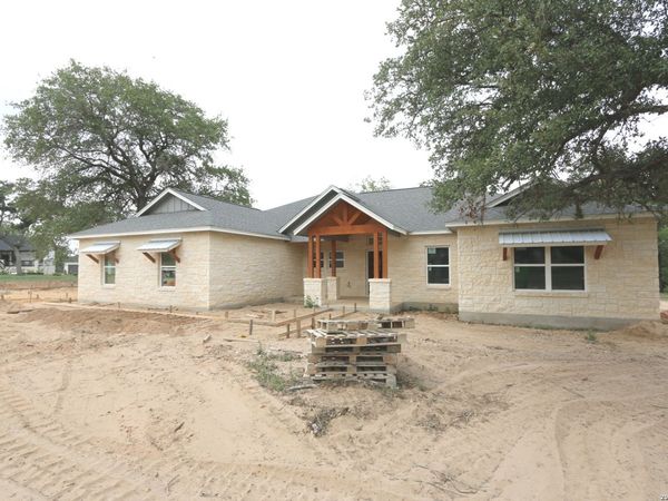 142 Timber Place, La Vernia, TX 78121