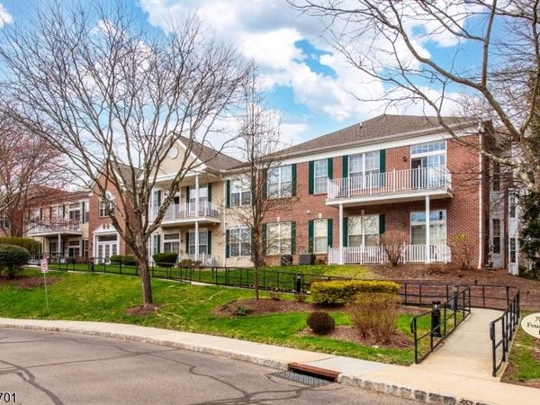 703 Four Seasons Dr, Wayne, NJ 07470