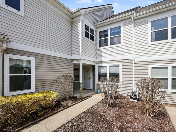 716 Cobblestone Way, Chelsea, MI 48118