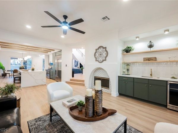 8200 Horseshoe Bend Lane , Las Vegas, NV 89113