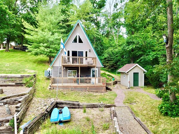 1126 Lakeshore Drive, Brooklyn, IA 52211