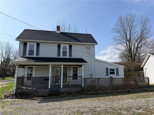 824 Goshen Avenue SE, New Philadelphia, OH 44663