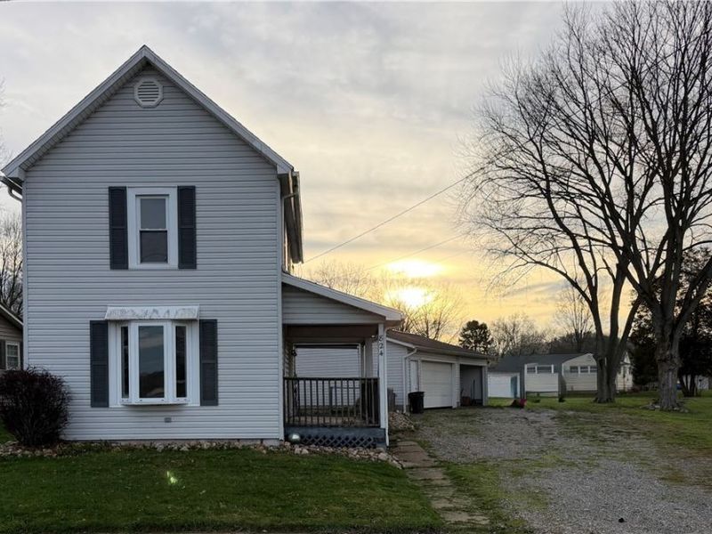 824 Goshen Avenue SE, New Philadelphia, OH 44663 Photo 2