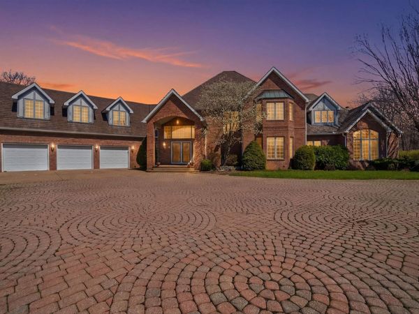 320 Eastfield Drive, East Peoria, IL 61611