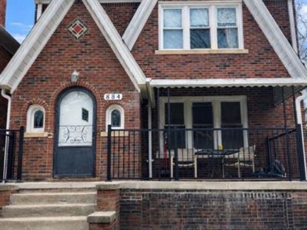 884 Beaconsfield Avenue, Grosse Pointe Park, MI 48230