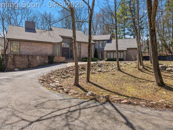 4650 Lahser Road, Bloomfield Hills, MI 48302