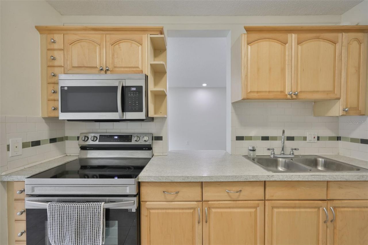 284 115th Avenue N, Unit 3, Saint Petersburg, FL 33716 Photo