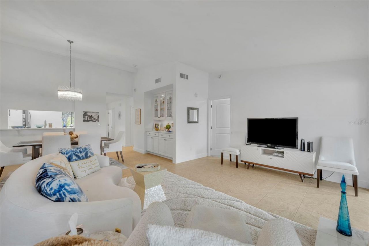 3 Escondido Circle, Unit 3, Altamonte Springs, FL 32701 Photo