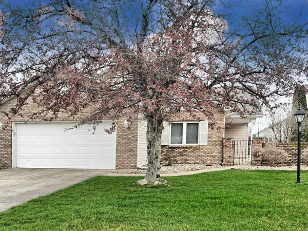 192 Heather Lane, Hobart, IN 46342