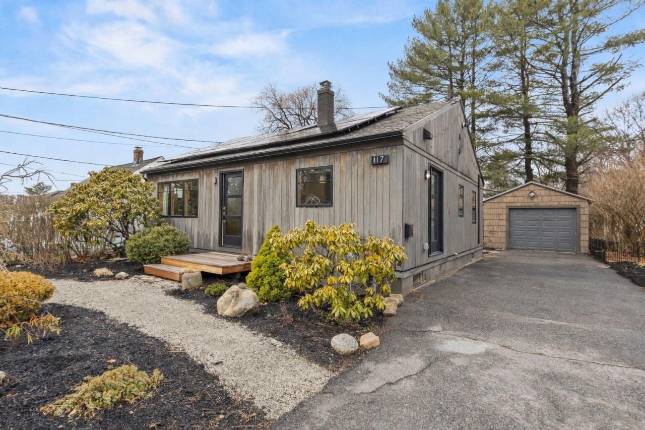 117 Colonial Road, Portland, ME 04102 Main Photo