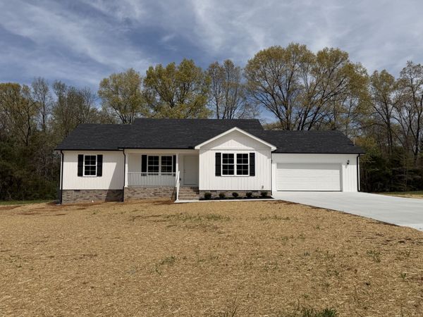 52 Sunset Falls Rd, Manchester, TN 37355