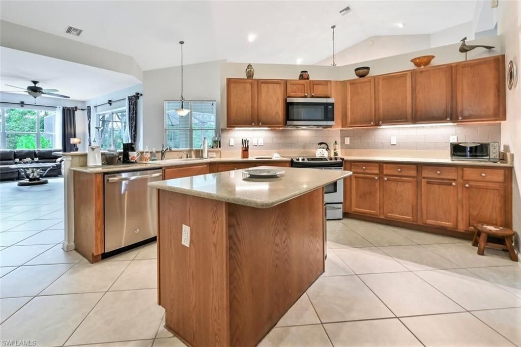 6545 Chestnut Cir, Naples, FL 34109 Photo