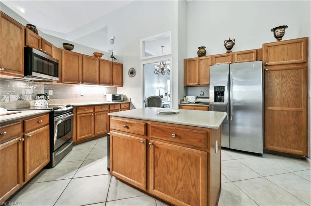 6545 Chestnut Cir, Naples, FL 34109 Photo