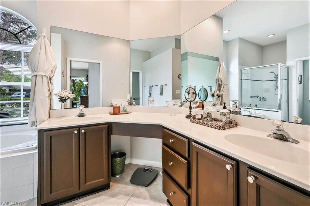 6545 Chestnut Cir, Naples, FL 34109 Photo