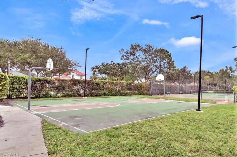 6545 Chestnut Cir, Naples, FL 34109 Photo