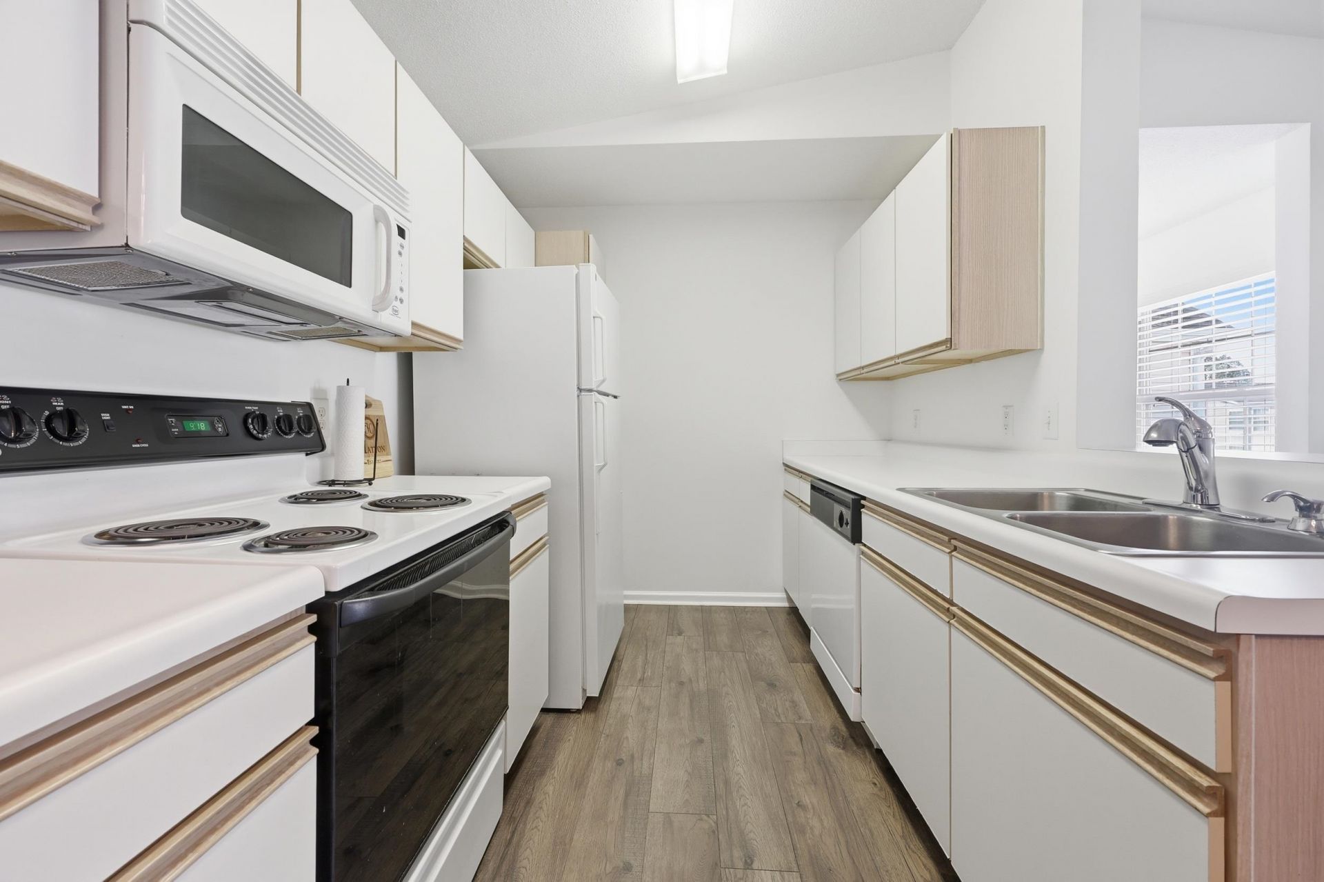 8553 Hopkins Circle  Photo 10