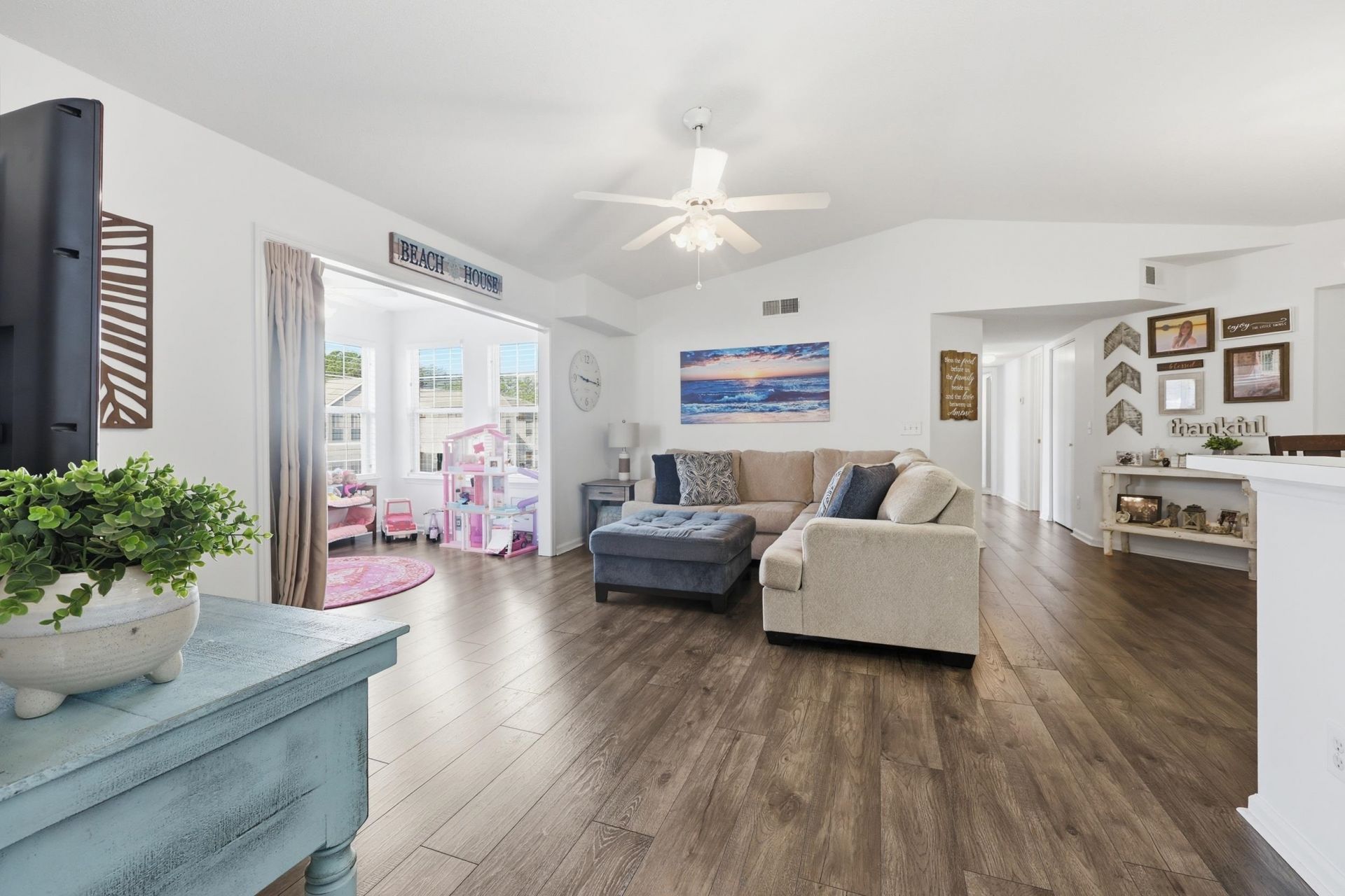 8553 Hopkins Circle  Photo 4