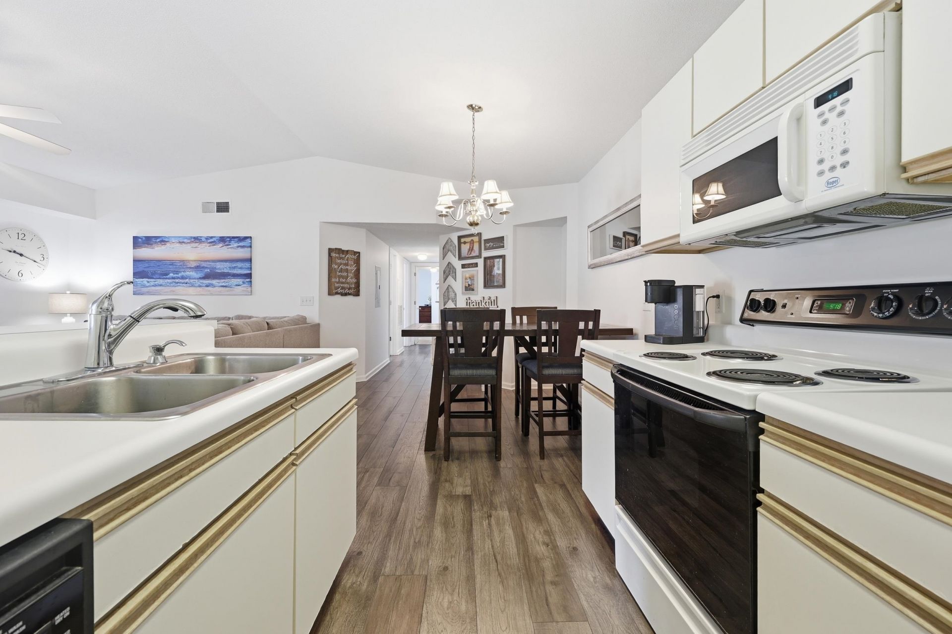 8553 Hopkins Circle  Photo 9