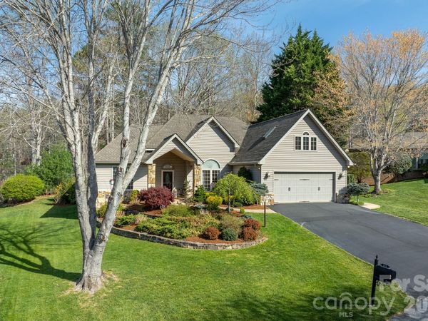 113 Fairway Knoll Drive , Hendersonville, NC 28739